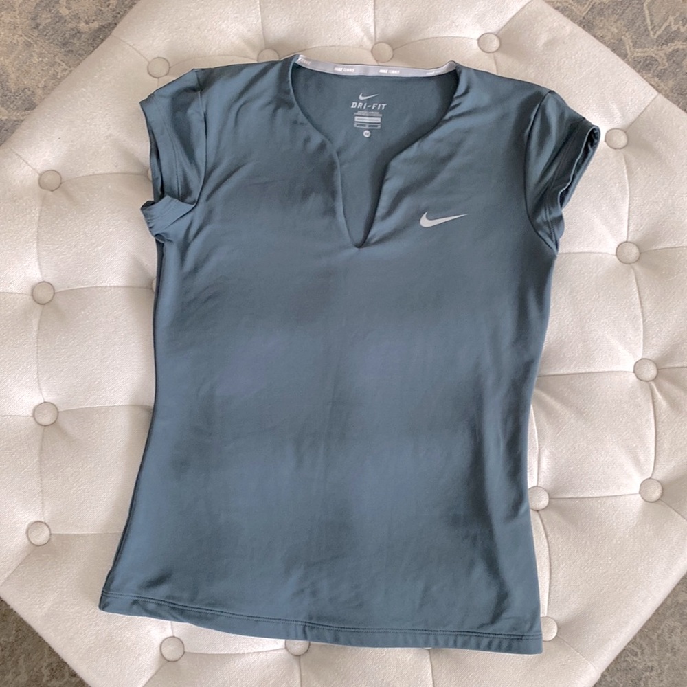 Nike • Cap Sleeve • V-Neck • Dri-Fit • Med